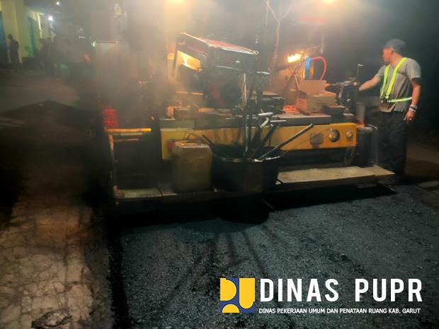 Peningkatan Infrastruktur Jalan Tarogong Kec. Samarang: Dedikasi Dinas PUPR kepada Masyarakat