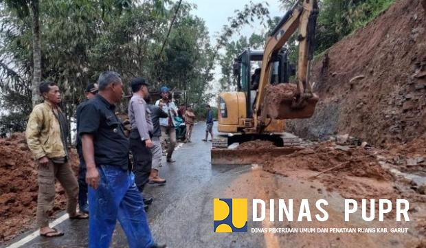 Kapolsek Pamulihan Polres Garut Polda Jabar Giat Pengecekan Longsor Susulan