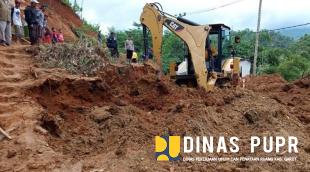 PUPR Garut Cepat Tangani Longsor Singajaya Dengan Alat Berat