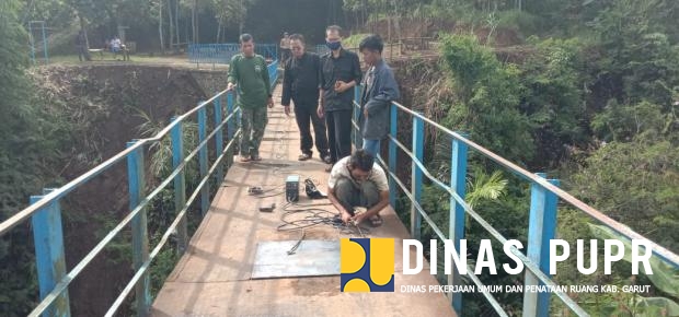 UPT PUPR Garut Kota, Lakukan Perbaikan Jembatan Penghubung Dua Wilayah