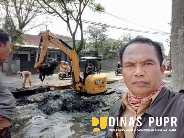 Pengerukan Sungai Daerah Irigasi Ciojar Kecamatan Banyuresmi