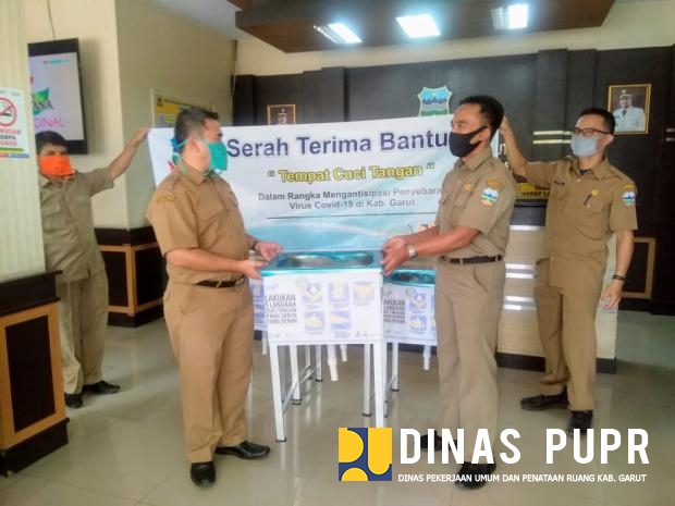 PUPR Garut Apresiasi KPSPAMS Inovatif Cegah Covid-19, Berikan Bantuan Sarana Tempat Cuci Tangan