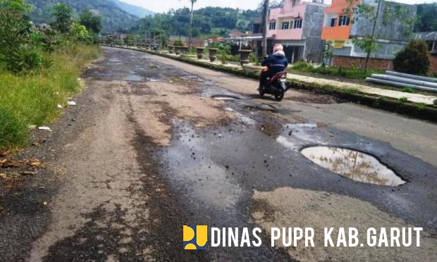 Faktor Cuaca, Dinas PUPR Terkendala Perbaikan Jalan