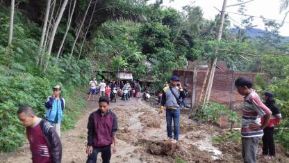 Akibat Hujan Deras, Tiga Kecamatan di Garut Terjadi Longsor