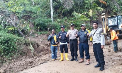 Penanggulangan longsor di Kp. cilimus Desa Garumukti Pamulihan Garut